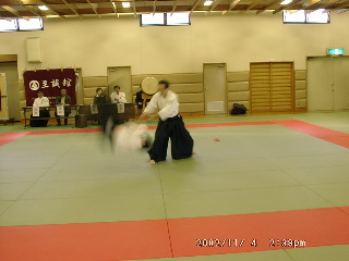 11040026.JPG 320��240 (23KB)