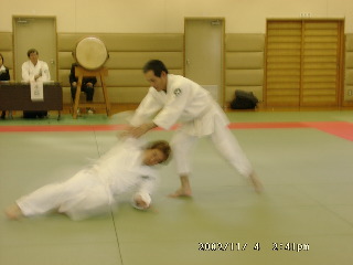 11040030.JPG 320��240 (18KB)
