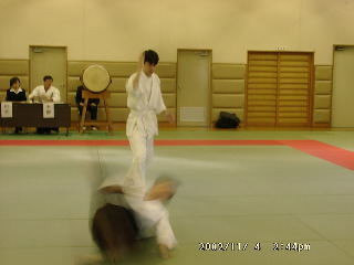 11040031.JPG 320��240 (18KB)