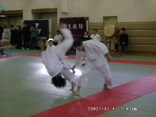 11040069.JPG 320��240 (23KB)