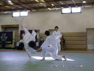 11040109.JPG 320��240 (25KB)